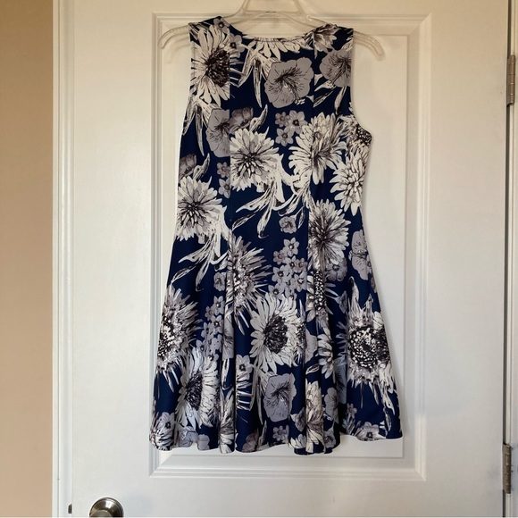 Blue Floral Patterned Fit and Flare Dress - Picture 2 of 7